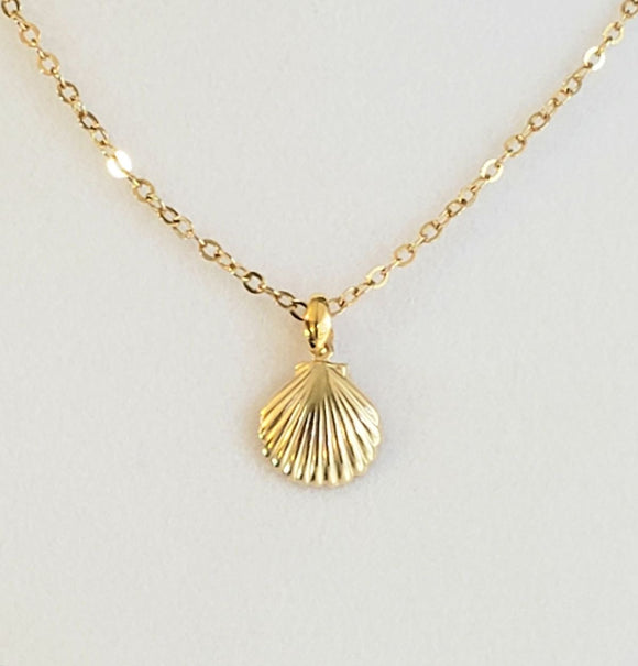 Clam sister necklace